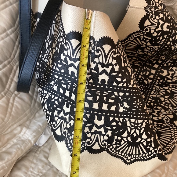 Tory Burch tote- Gorgeous! - Picture 9 of 11